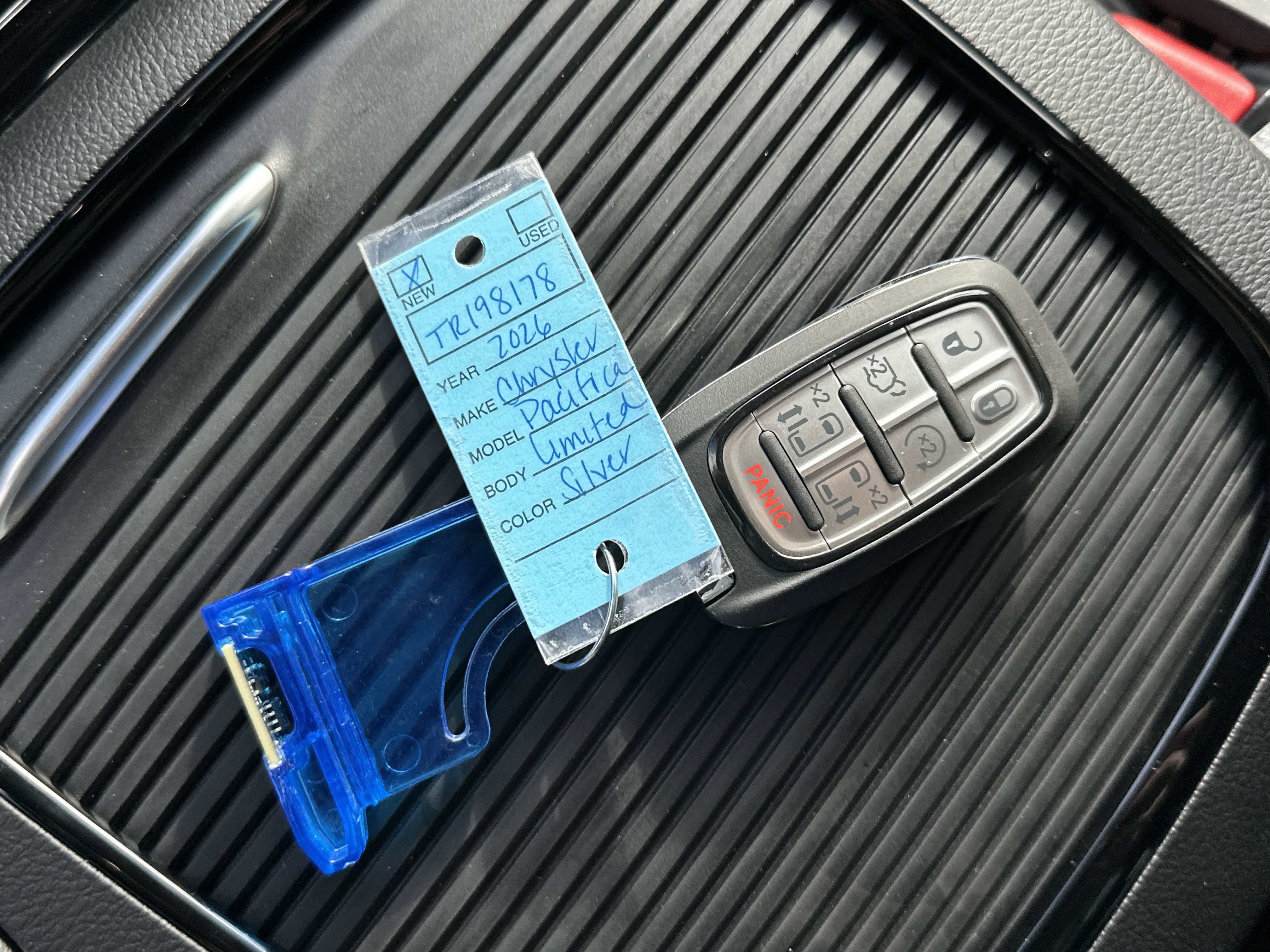 New 2026 Chrysler Pacifica Limited image 3