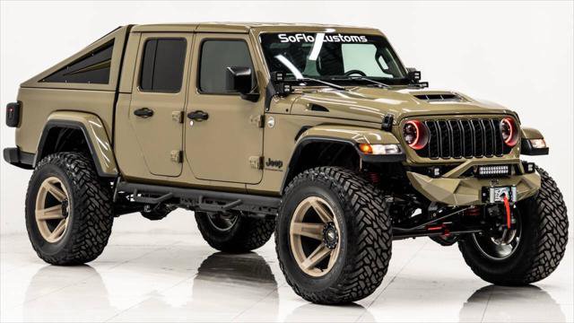 Used 2025 Jeep Gladiator Sport image 2