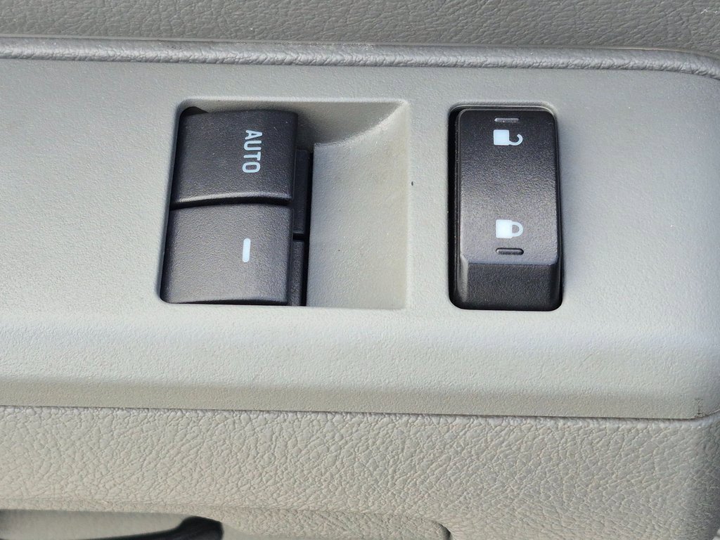 Used 2012 Ford E-350 and Econoline 350 XLT image 14