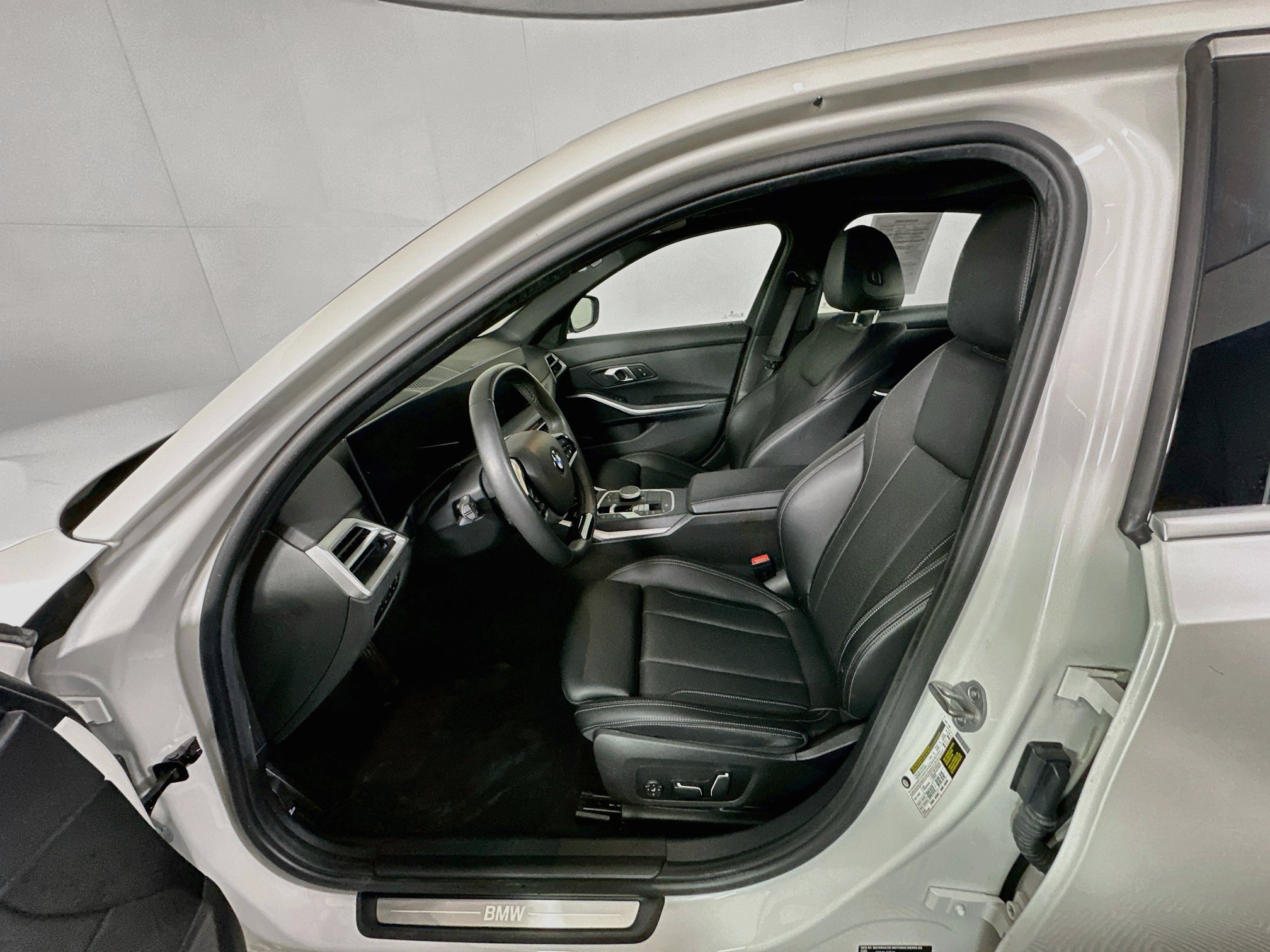 Used 2025 BMW 330i Sedan RWD image 13