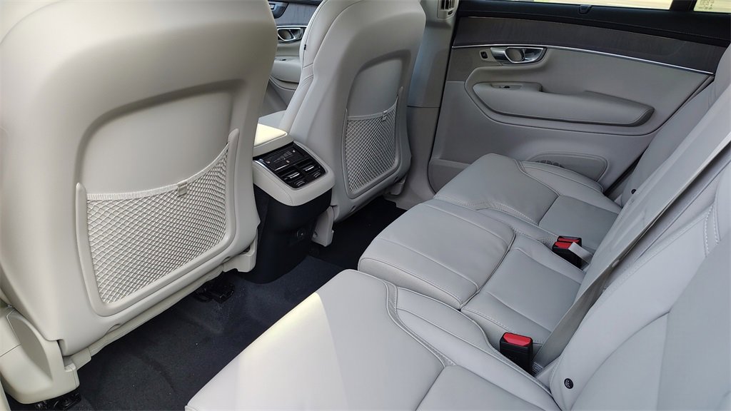 New 2026 Volvo XC90 B6 Ultra image 29
