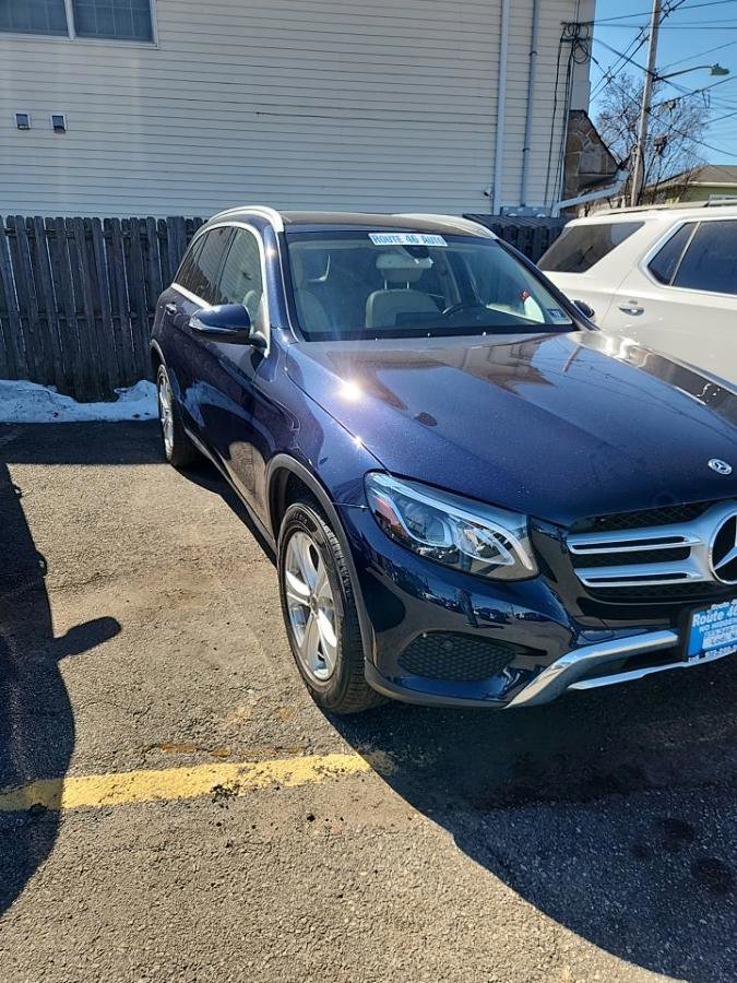 Used 2017 Mercedes-Benz GLC 300 4MATIC image 3