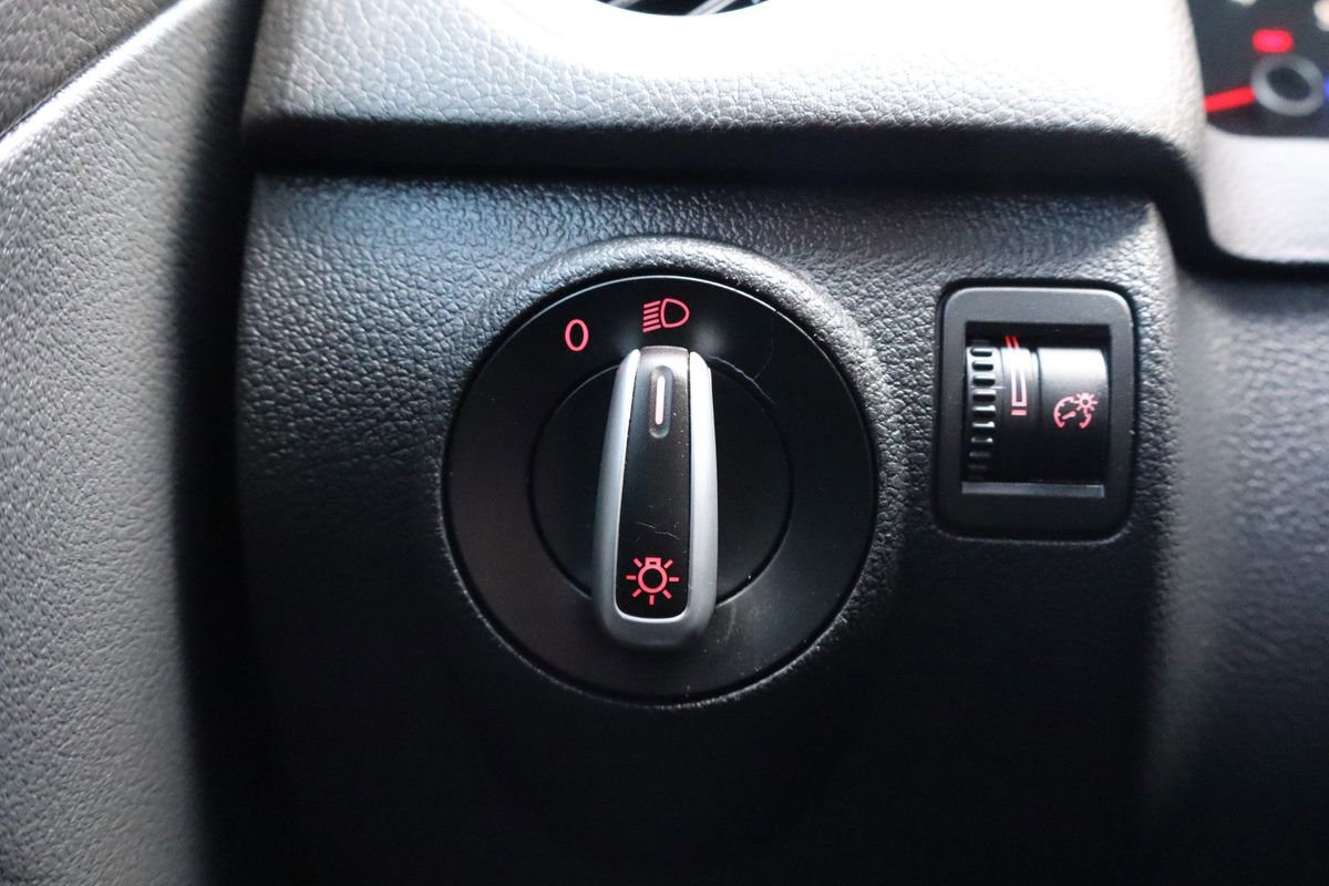 Used 2012 Volkswagen Tiguan S image 11