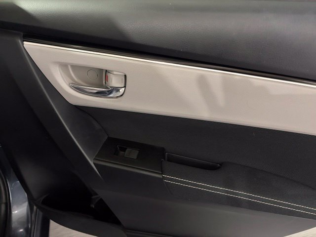 Used 2018 Toyota Corolla LE FWD image 12