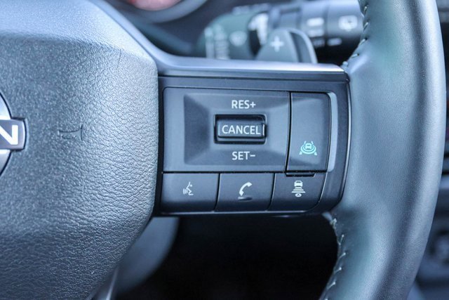 Used 2025 Nissan Rogue SV image 29