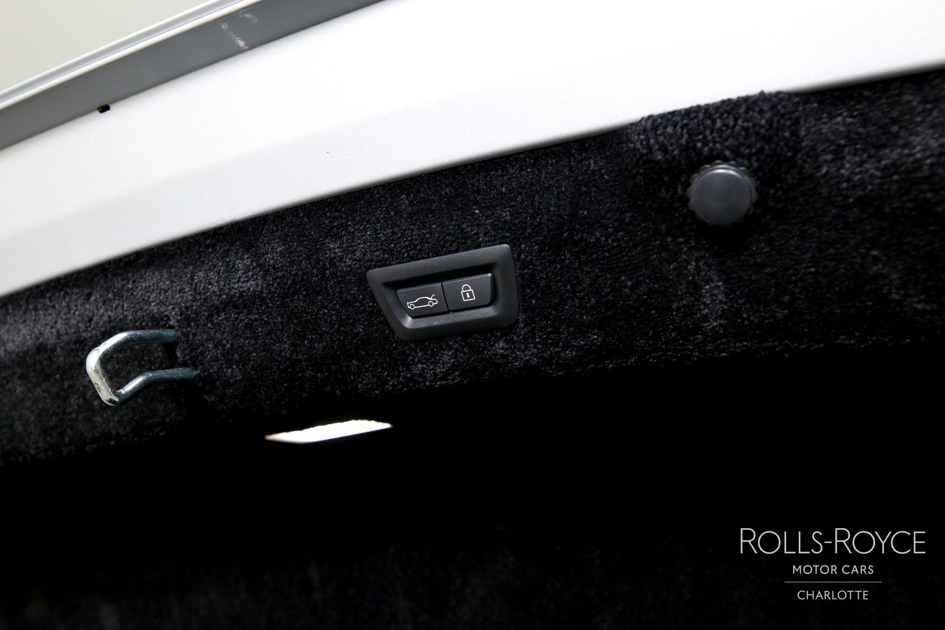 Used 2018 Rolls-Royce Phantom Sedan image 26