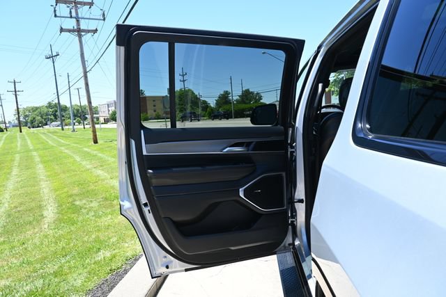 Used 2024 Jeep Wagoneer Series II AWD/4WD image 24