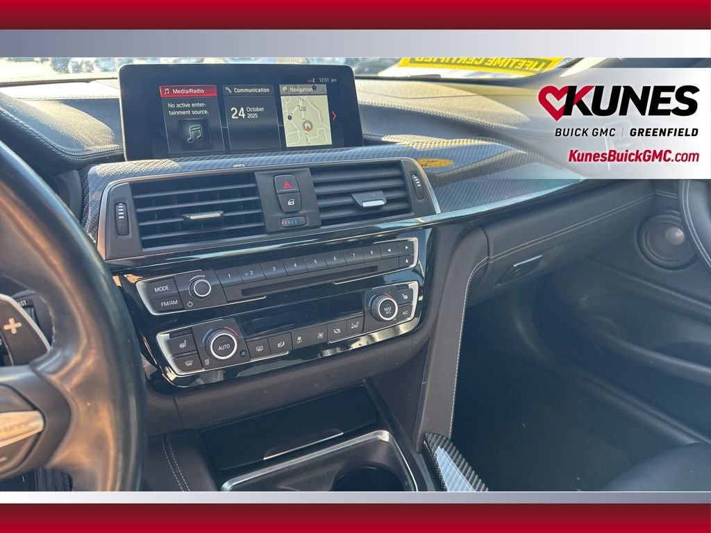 Used 2018 BMW M4 Convertible image 31