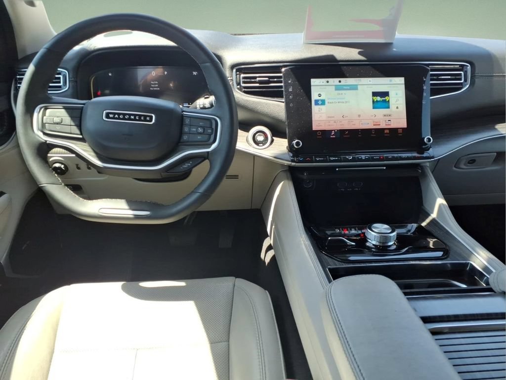 Used 2023 Jeep Wagoneer L Series II AWD/4WD image 9