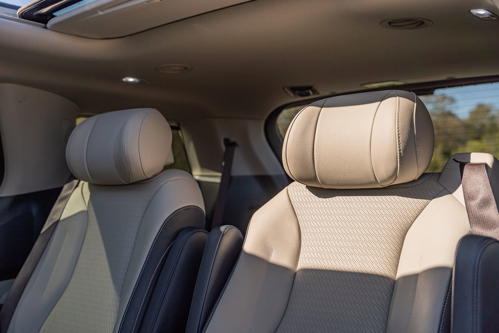 Used 2025 Kia Carnival SX Prestige image 26