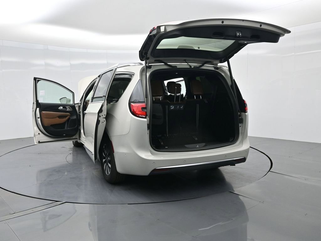 Used 2021 Chrysler Pacifica Limited w/ Premium & Safety Sphere Group image 40