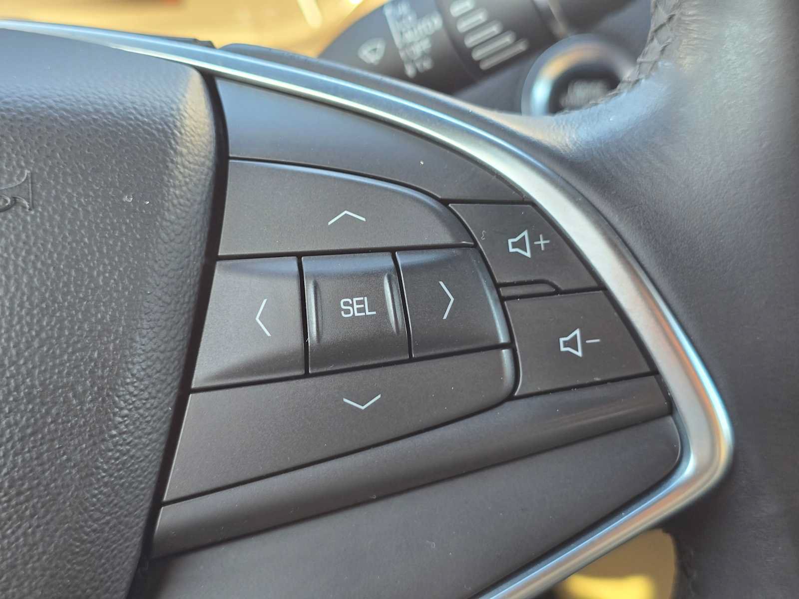 Used 2018 Cadillac XT5 FWD image 32