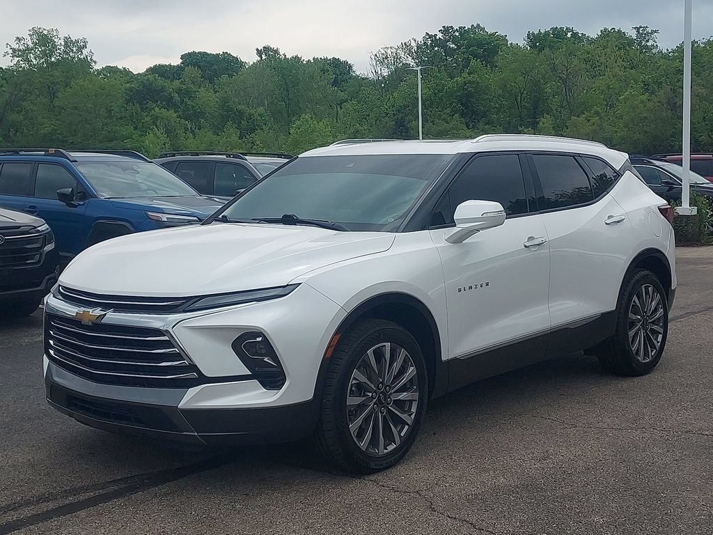 Used 2023 Chevrolet Blazer Premier FWD image 3