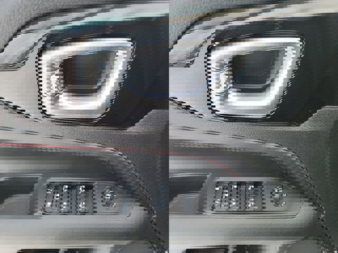 Used 2024 Jeep Compass Trailhawk image 11