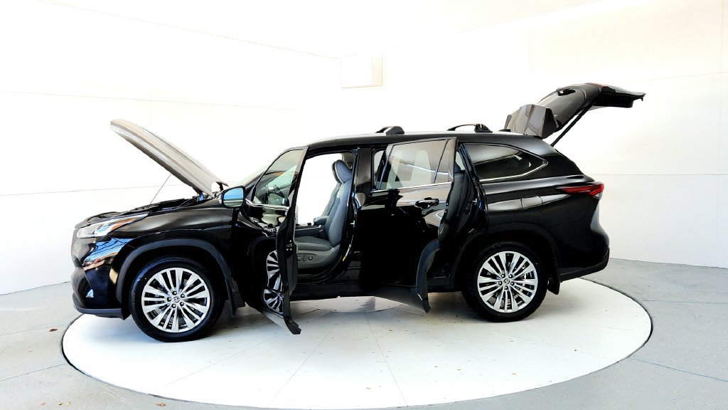 Used 2025 Toyota Highlander Platinum AWD/4WD image 10