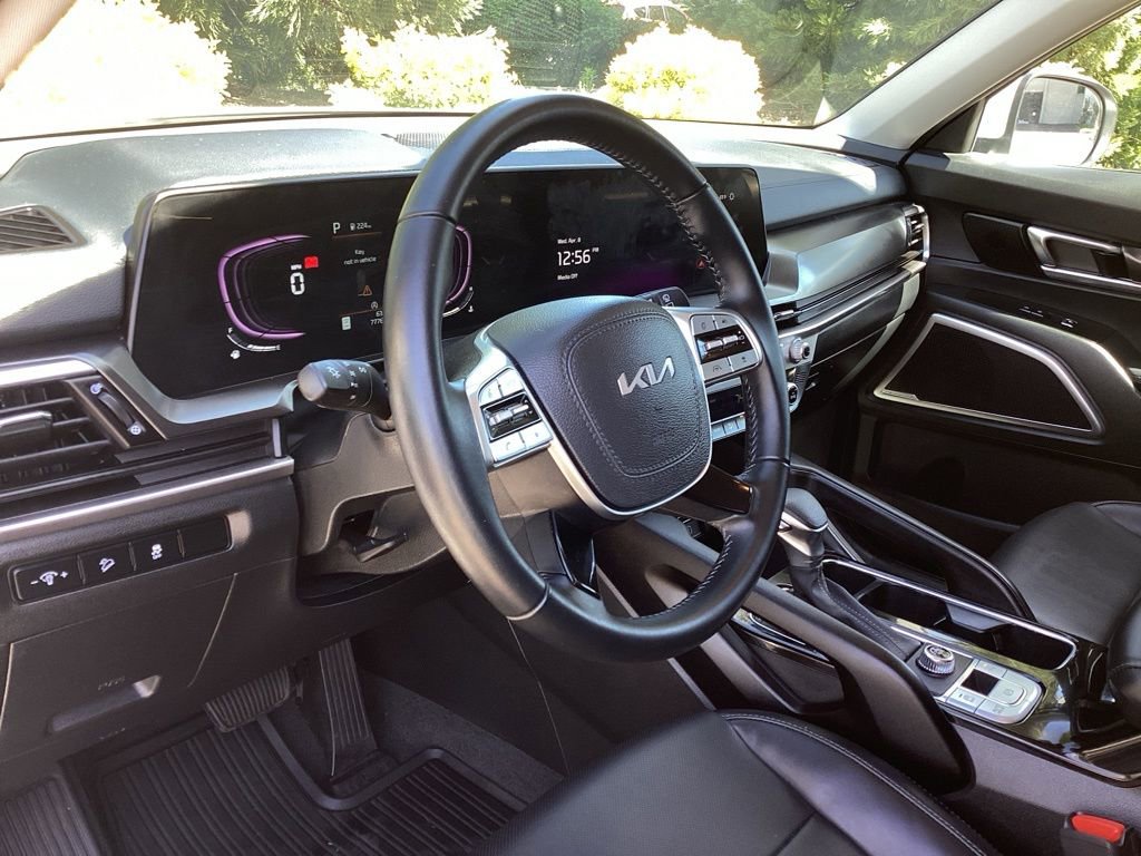Used 2025 Kia Telluride LX image 11