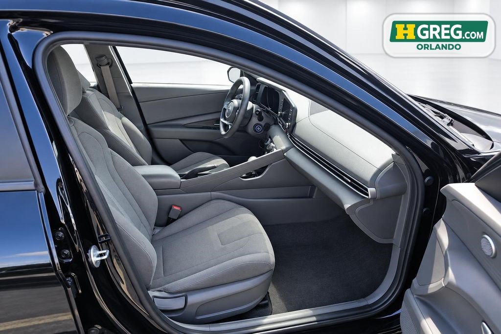 Used 2021 Hyundai Elantra SE FWD image 11