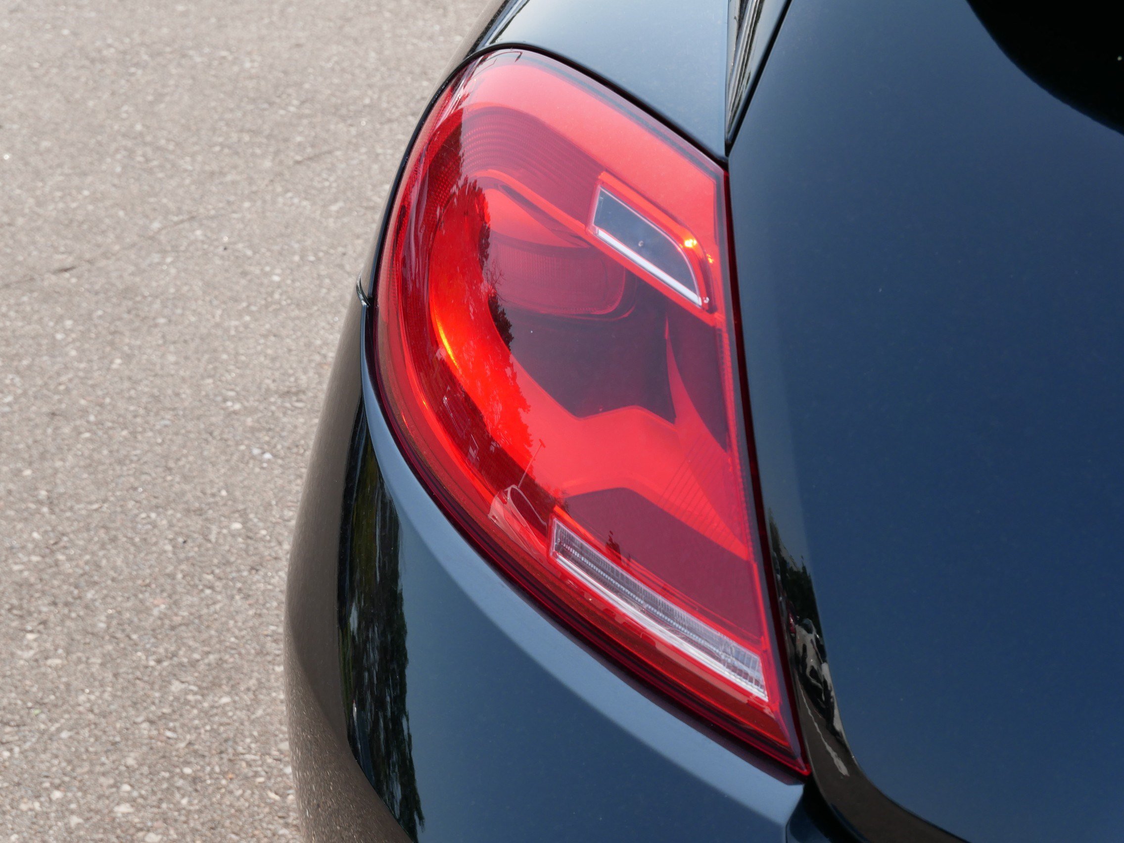 Used 2013 Volkswagen Beetle TDI FWD image 17