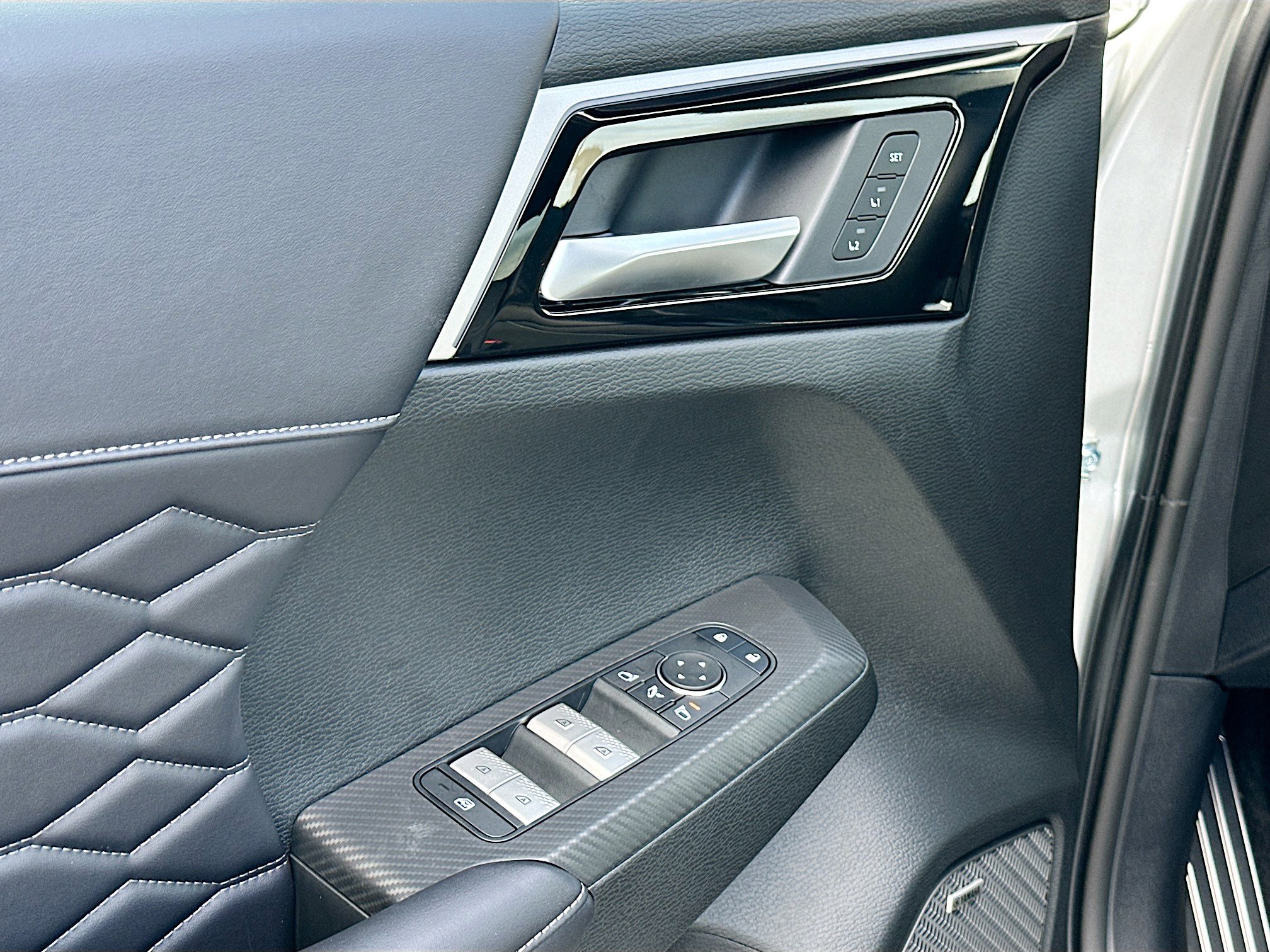 New 2026 Mitsubishi Outlander SEL image 13