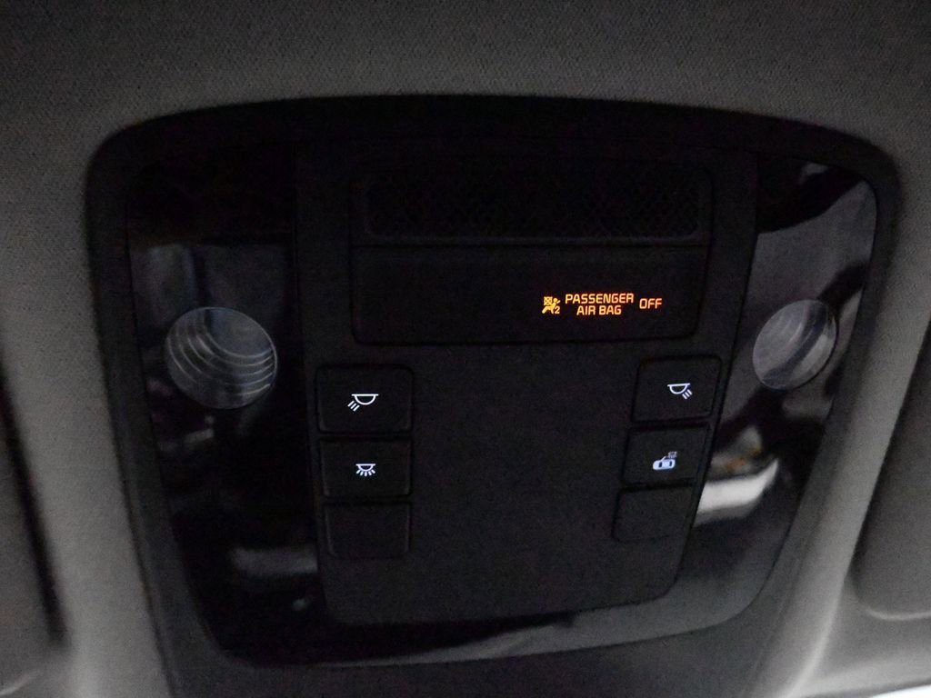 Used 2024 Kia Carnival LX image 15