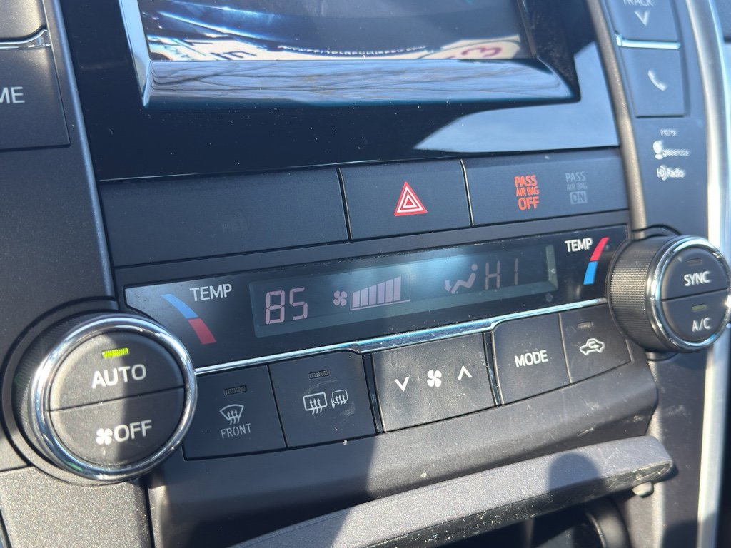 Used 2015 Toyota Camry XSE image 27