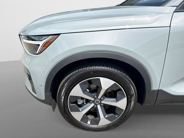 Certified 2025 Volvo XC40 B5 Plus AWD/4WD image 22