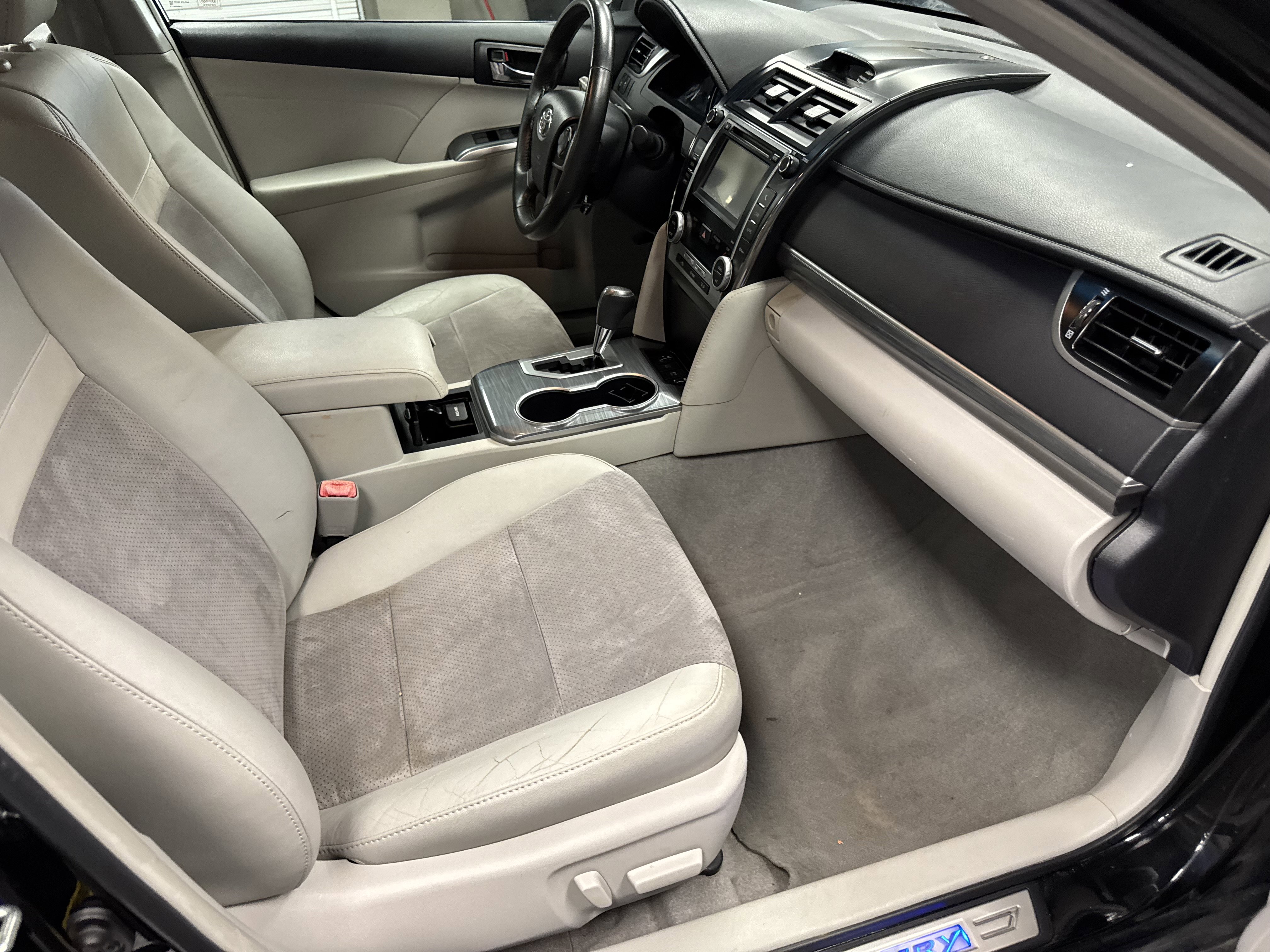 Used 2013 Toyota Camry LE image 11