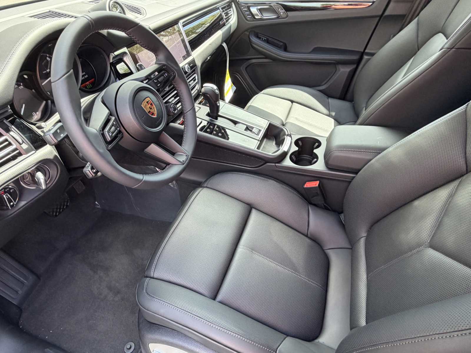 New 2026 Porsche Macan AWD/4WD image 3