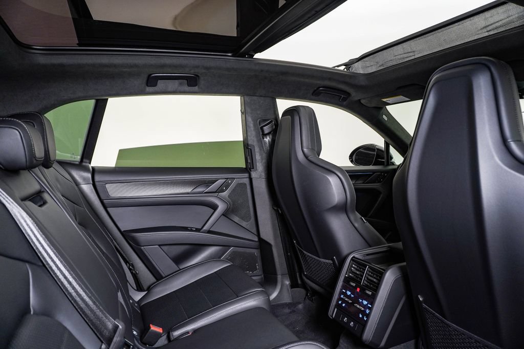 New 2026 Porsche Cayenne Turbo AWD/4WD image 17