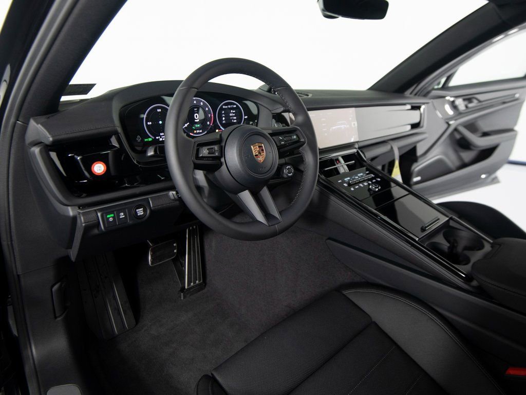 New 2026 Porsche Panamera 4 image 4