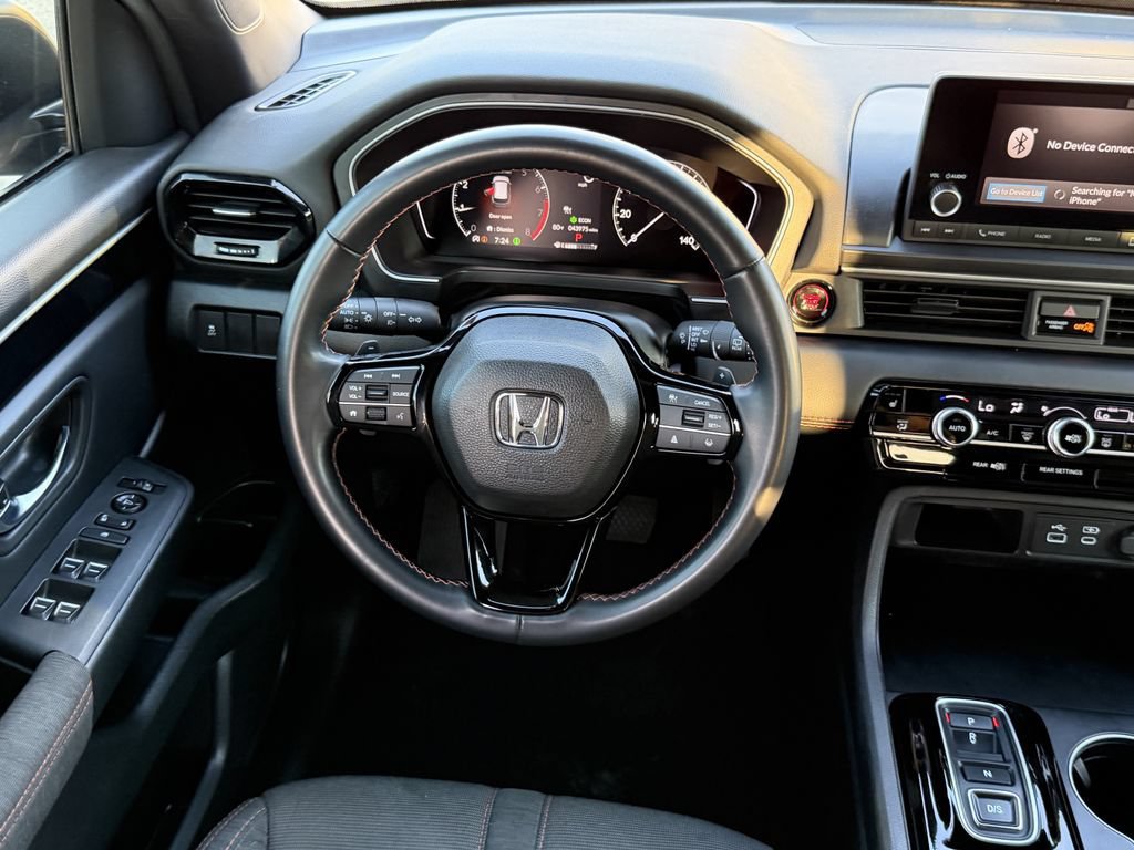 Used 2025 Honda Pilot Sport image 14