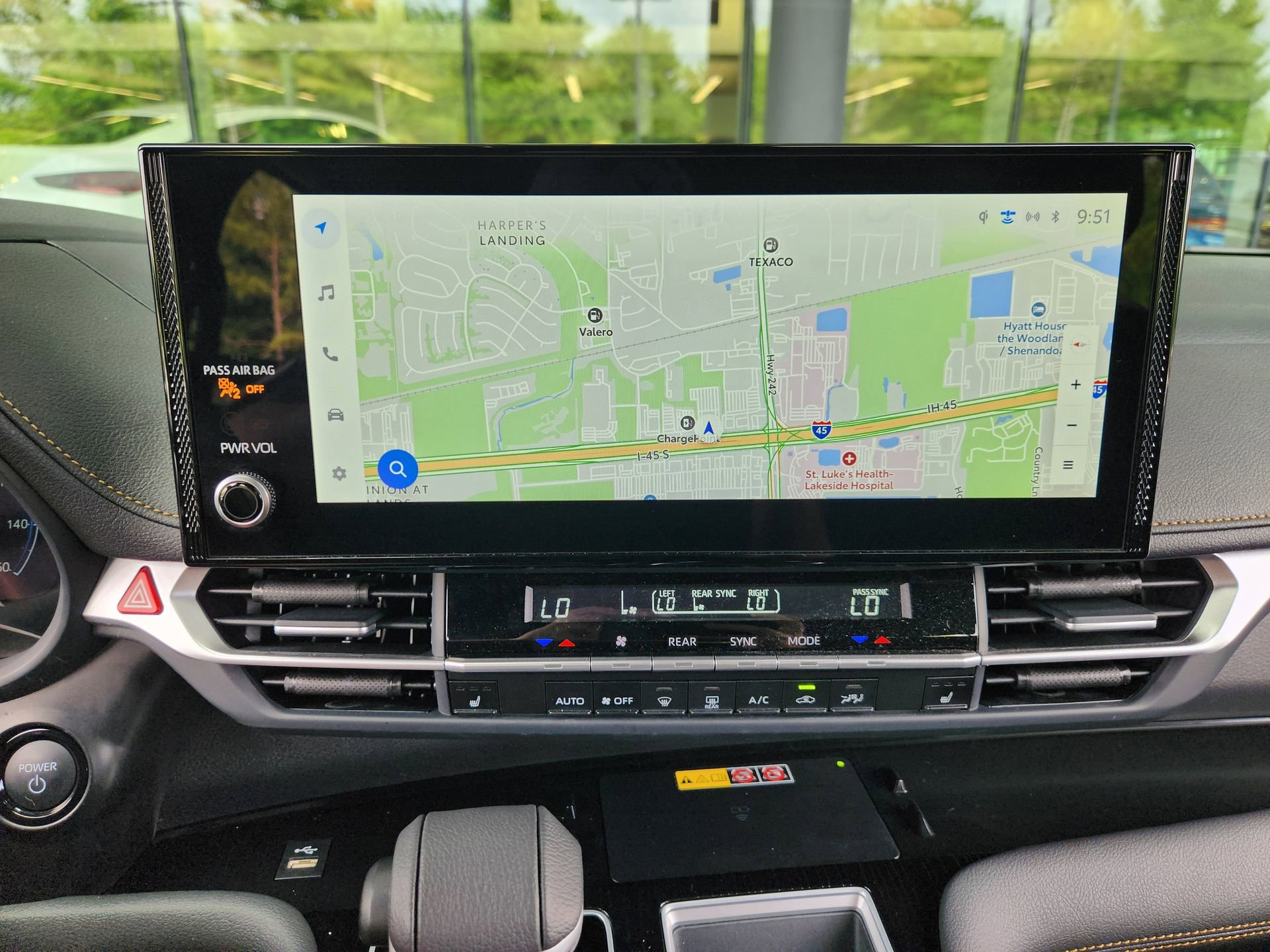 Used 2025 Toyota Sienna XLE Woodland Edition image 18