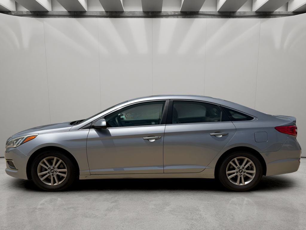 Used 2016 Hyundai Sonata SE FWD image 2