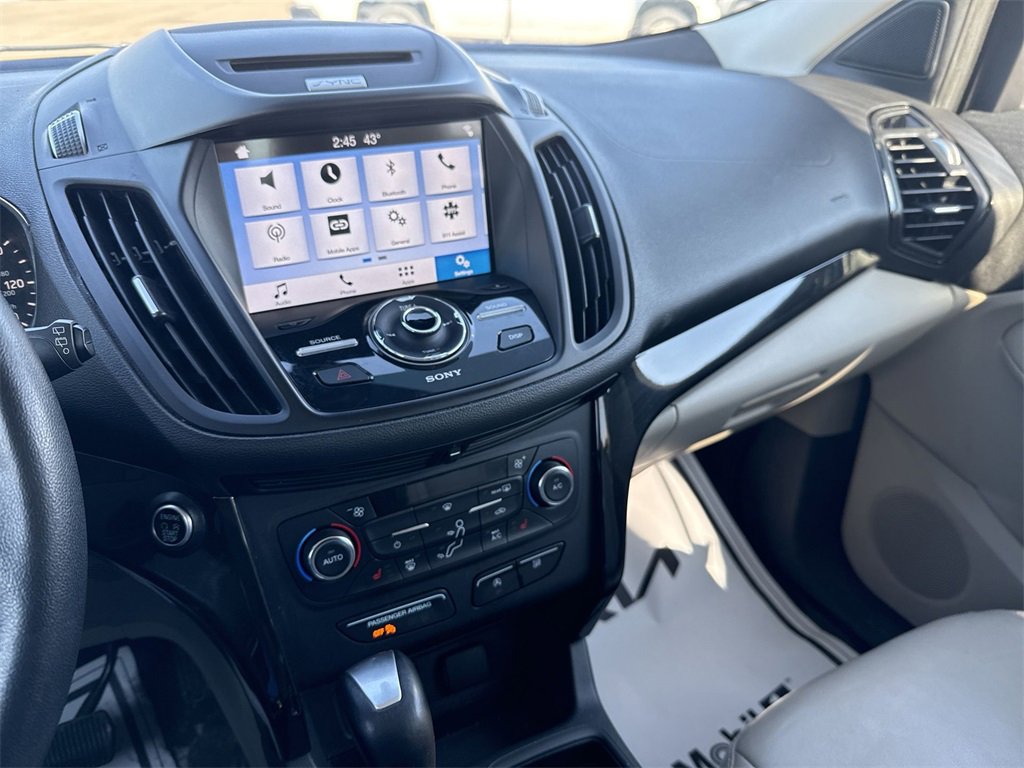 Used 2017 Ford Escape Titanium image 19
