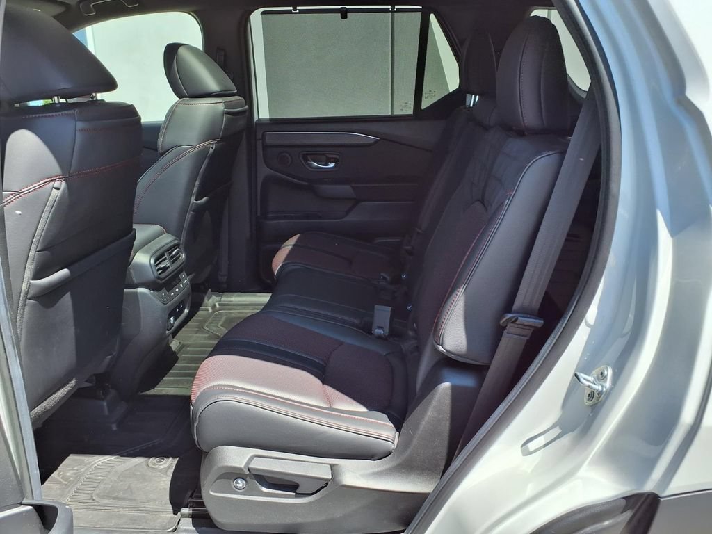 Used 2026 Honda Pilot Black Edition image 13