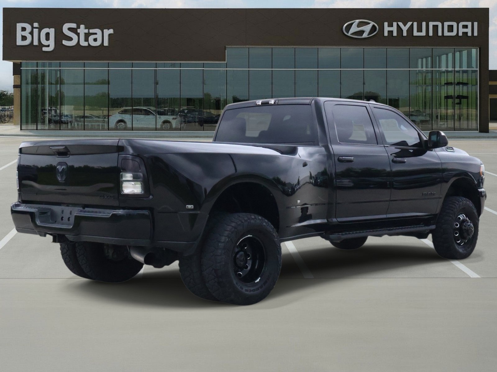 Used 2021 RAM 3500 Big Horn w/ Night Edition AWD/4WD image 4