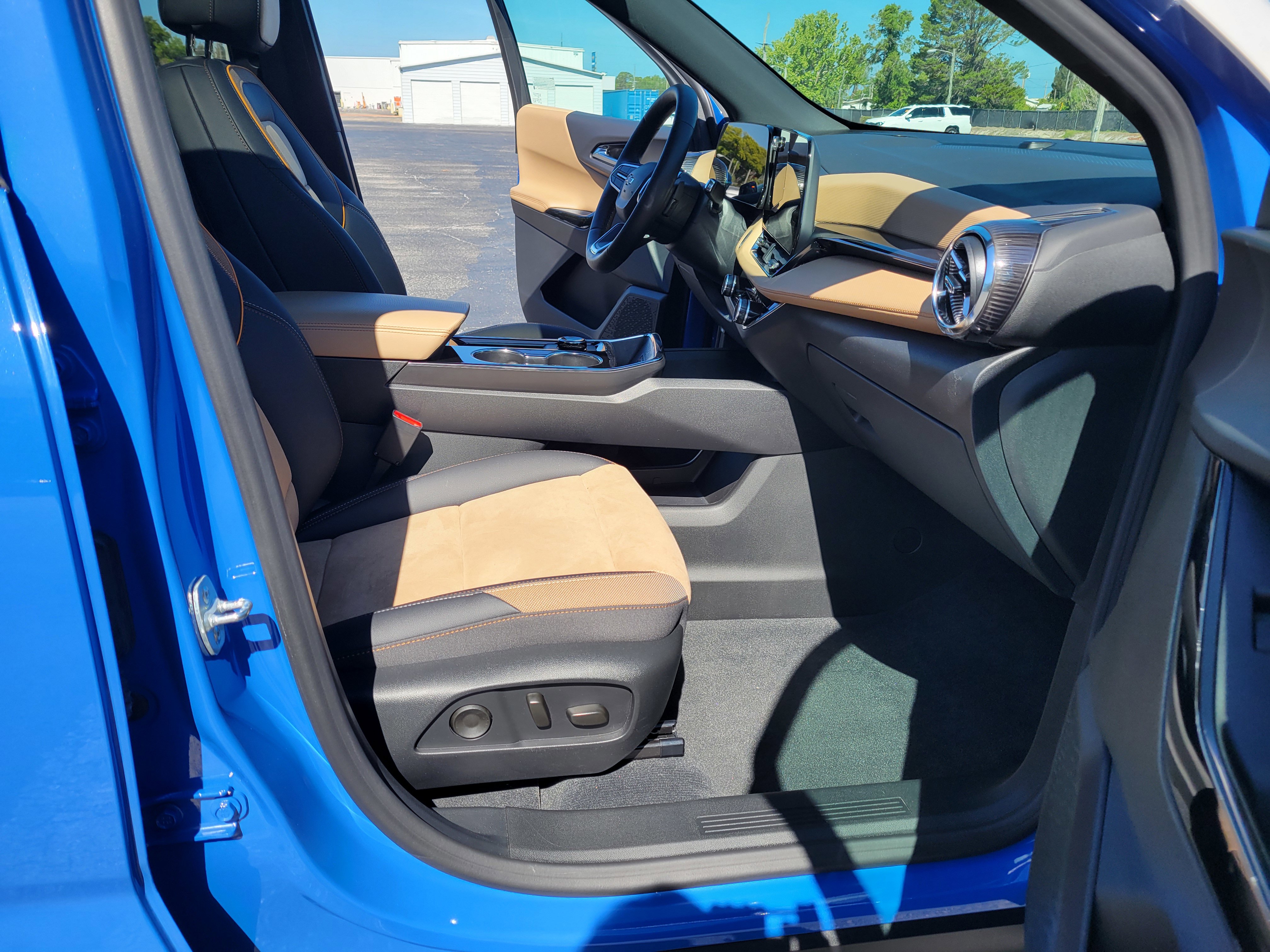 Certified 2026 Chevrolet Equinox ACTIV w/ Convenience Package III image 32