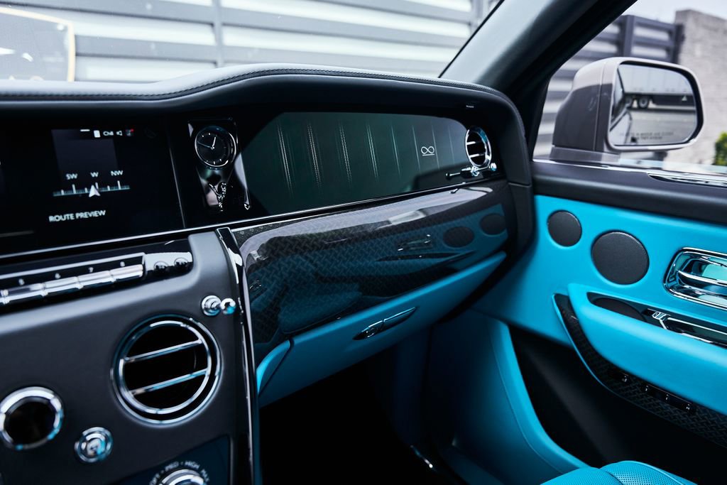 Used 2025 Rolls-Royce Cullinan Black Badge image 86