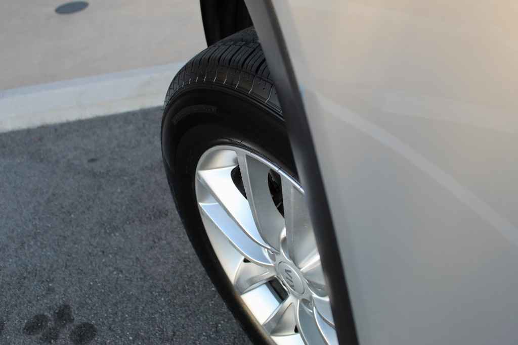 Used 2017 Kia Sorento LX w/ LX Convenience Package image 28