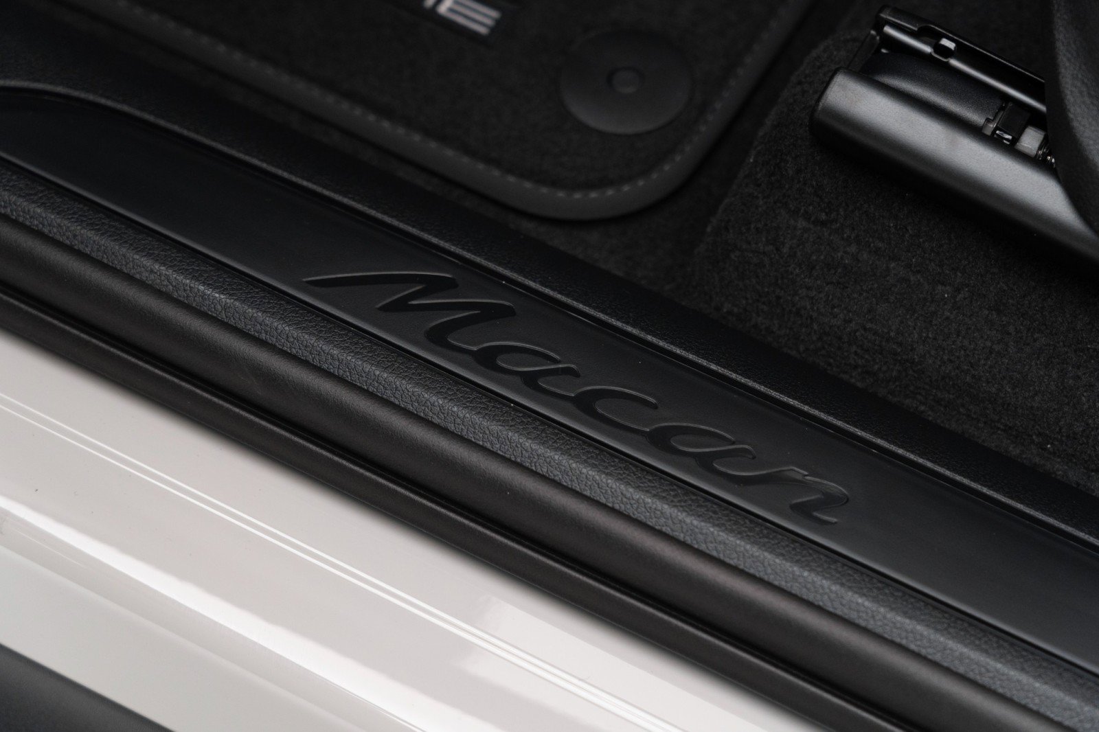 New 2025 Porsche Macan image 13