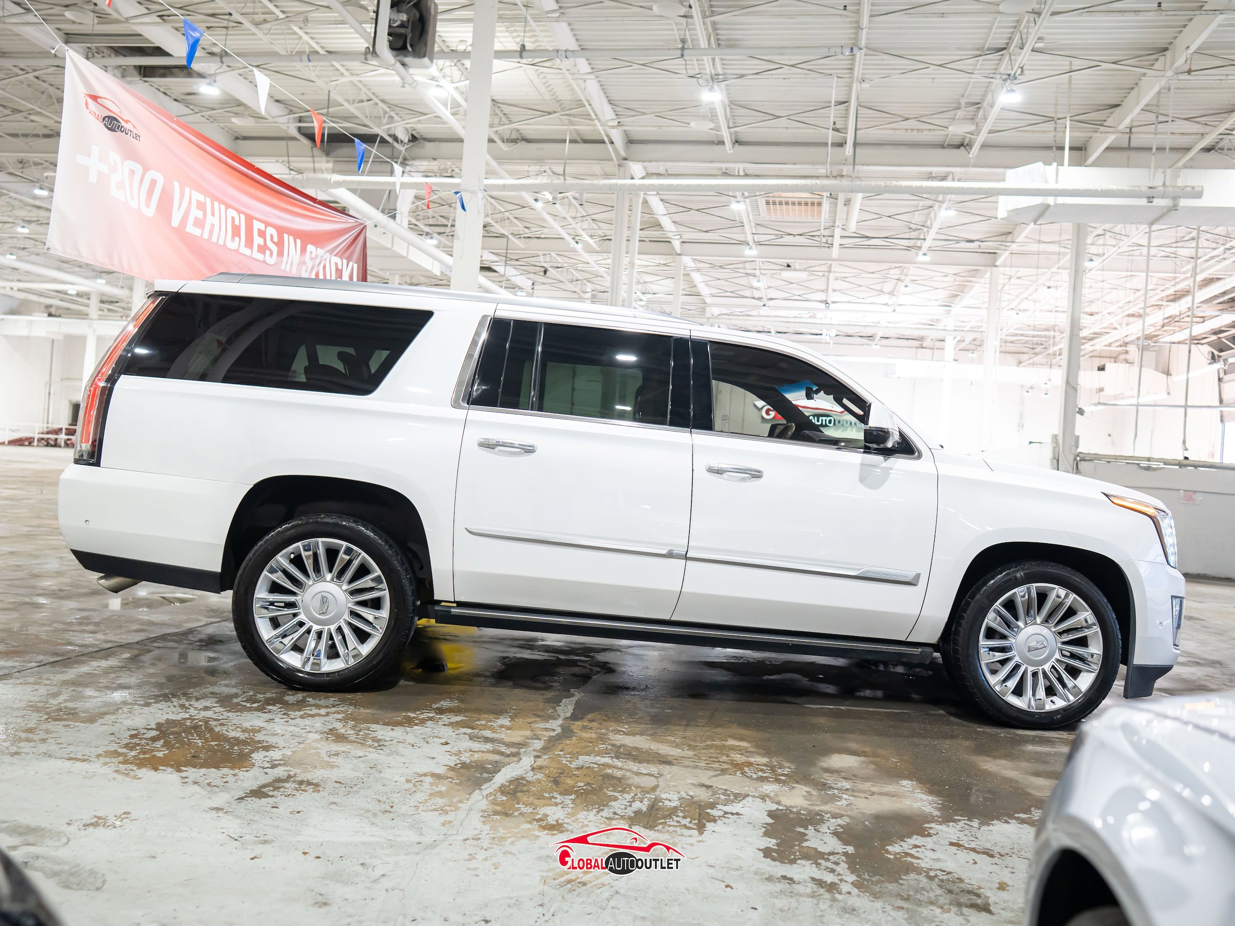 Used 2018 Cadillac Escalade ESV Platinum AWD/4WD image 8