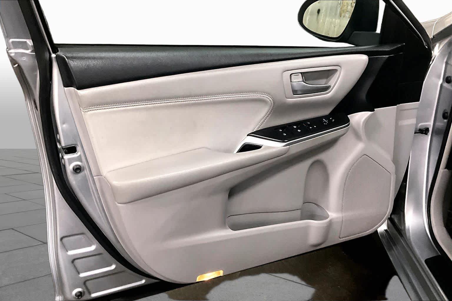 Used 2017 Toyota Camry XLE FWD image 22