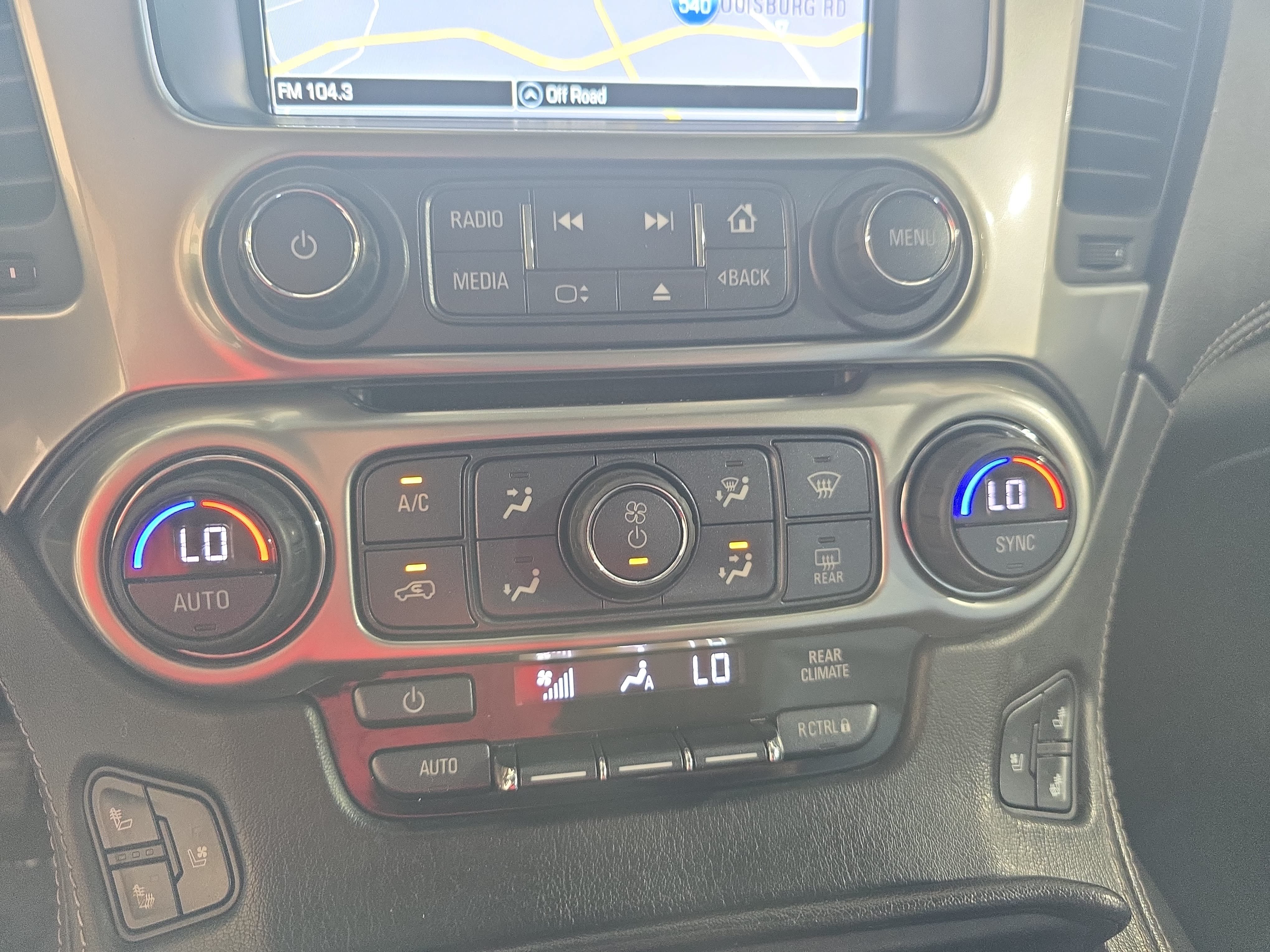 Used 2018 Chevrolet Tahoe Premier AWD/4WD image 25