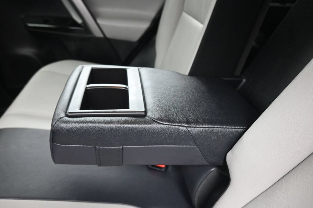 Used 2018 Toyota RAV4 Limited AWD/4WD image 35