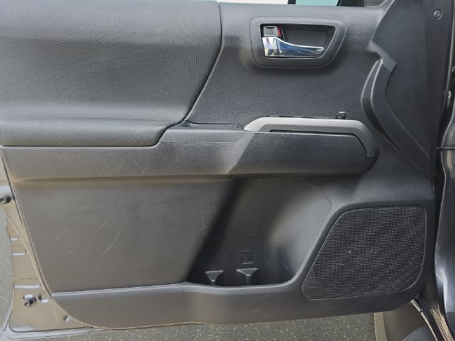 Used 2021 Toyota Tacoma TRD Sport AWD/4WD image 28