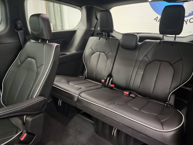 New 2026 Chrysler Pacifica Limited w/ S Appearance Package image 28