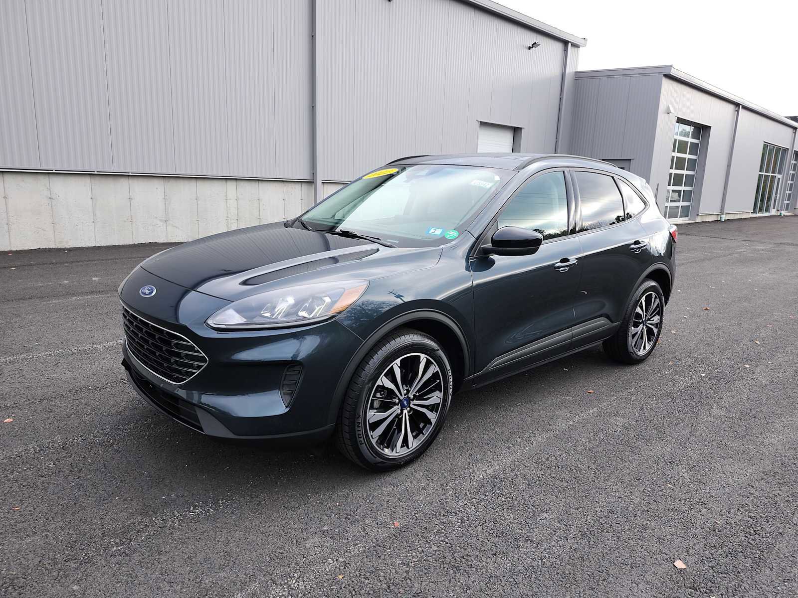 Used 2022 Ford Escape SE w/ SE Sport Appearance Package