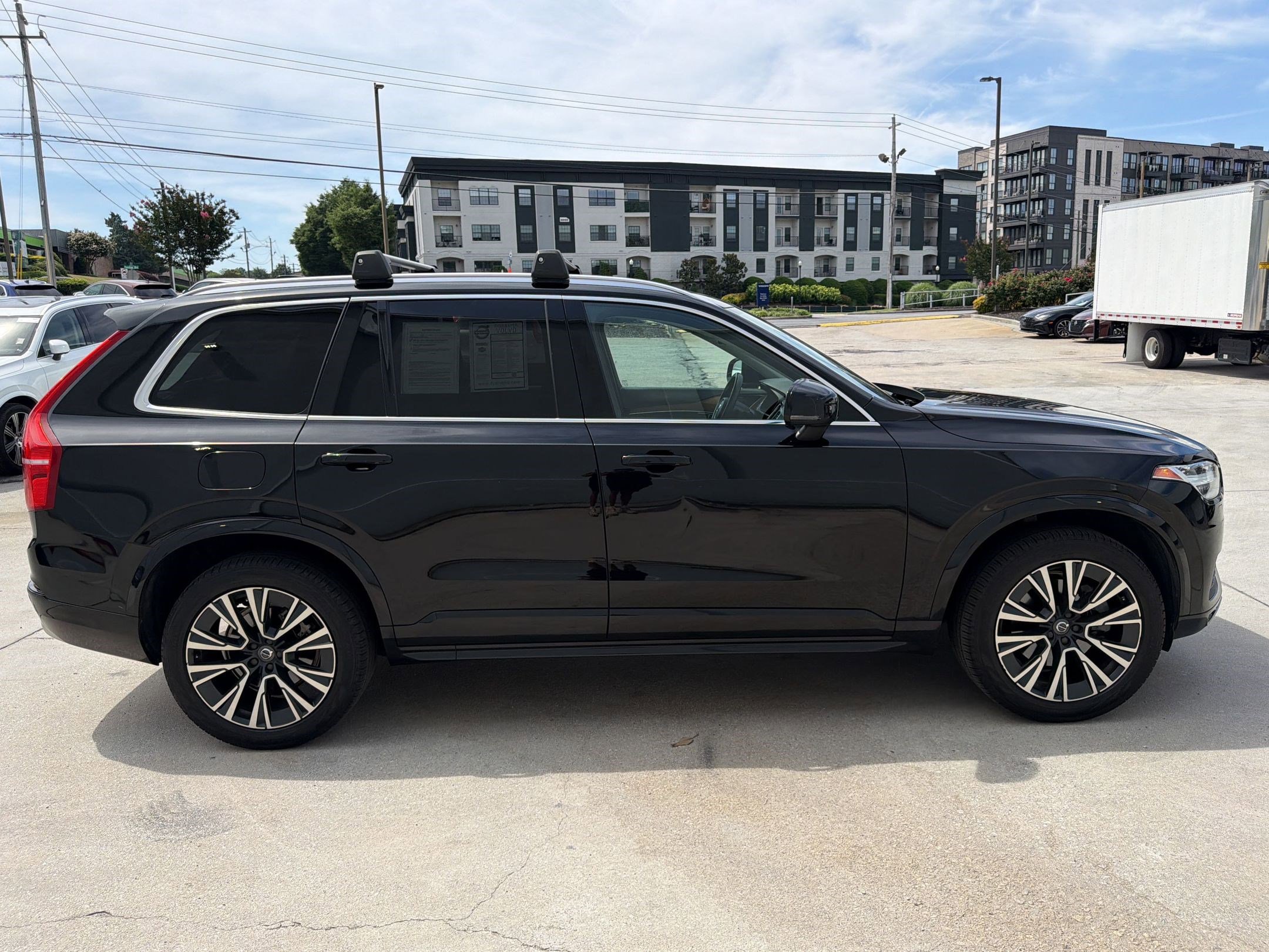 Used 2022 Volvo XC90 T5 Momentum w/ Climate Package FWD image 8