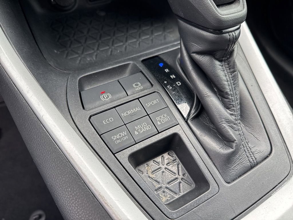 Used 2020 Toyota RAV4 XLE image 24