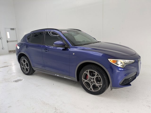 Used 2022 Alfa Romeo Stelvio Ti image 3